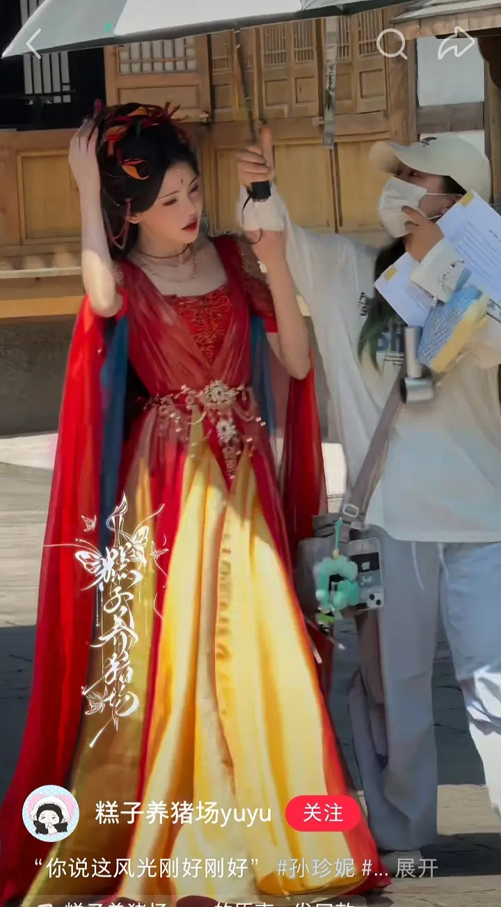 李兰迪和孙珍妮同一个妆造穿起来却迥然不同……​