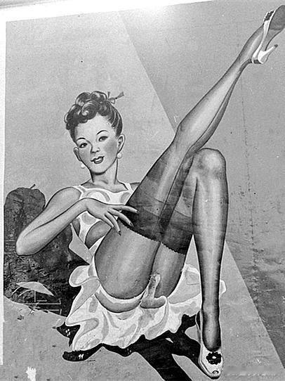 1948年上海滩街头的户外广告