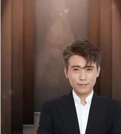 1997年，王千源开了一家饭馆，李乃文和赵春阳去吃饭，吃完后，赵春阳擦擦嘴就走，
