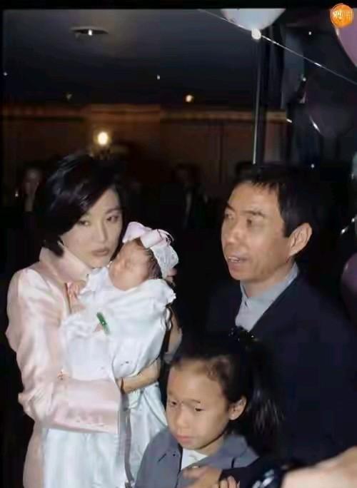 1994年，40岁林青霞嫁给其貌不扬的邢李原，外界一片哗然！都说她是为了钱？