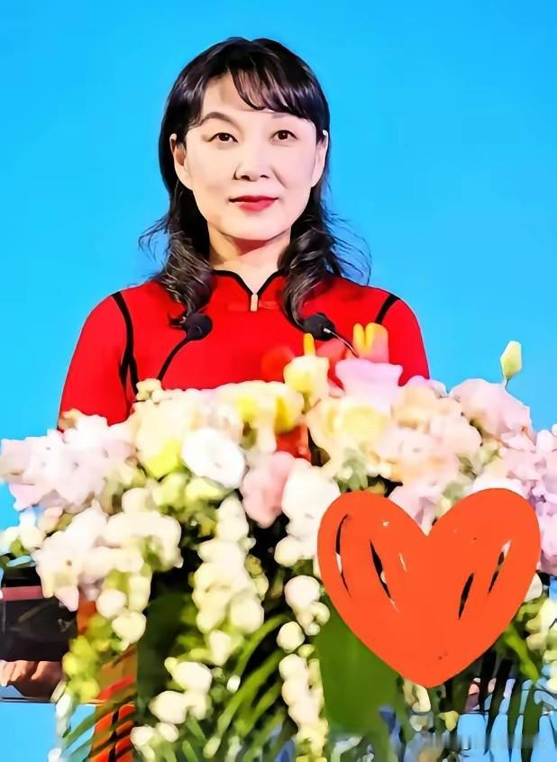 这下杜建英是真的坐不住了。香港高院这一纸判决，不仅驳回了宗馥莉的上诉，更关键的是
