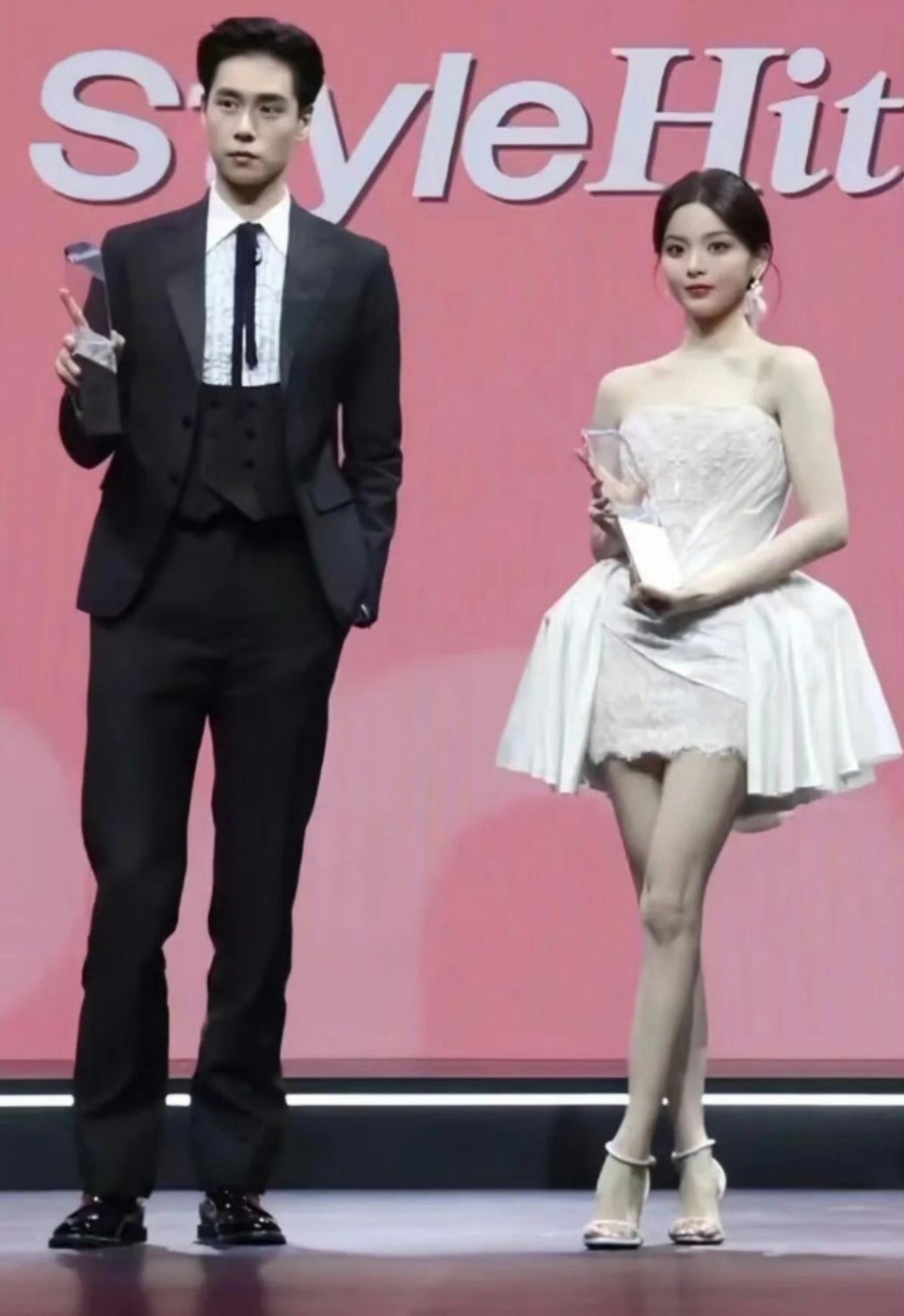 胡一天这也太高了吧，168杨超越穿高跟鞋站旁边像小鸟依人