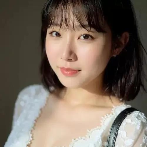 甜美少女风，白衣飘飘，温柔动人阳光白裙少女温柔气质少女风温柔白裙少女白裙少