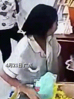 “太暖心了！广东药店内，一名年轻小姑娘独自买药，谁都没料到，她站在货架前好好的，