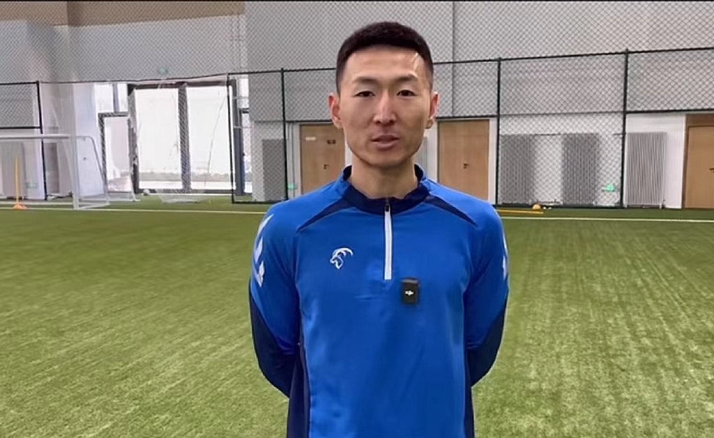 大连英博中超联赛大连英博前浙江U21球员麻皓齐，前大连涵瑀球员王世鑫加盟大连英