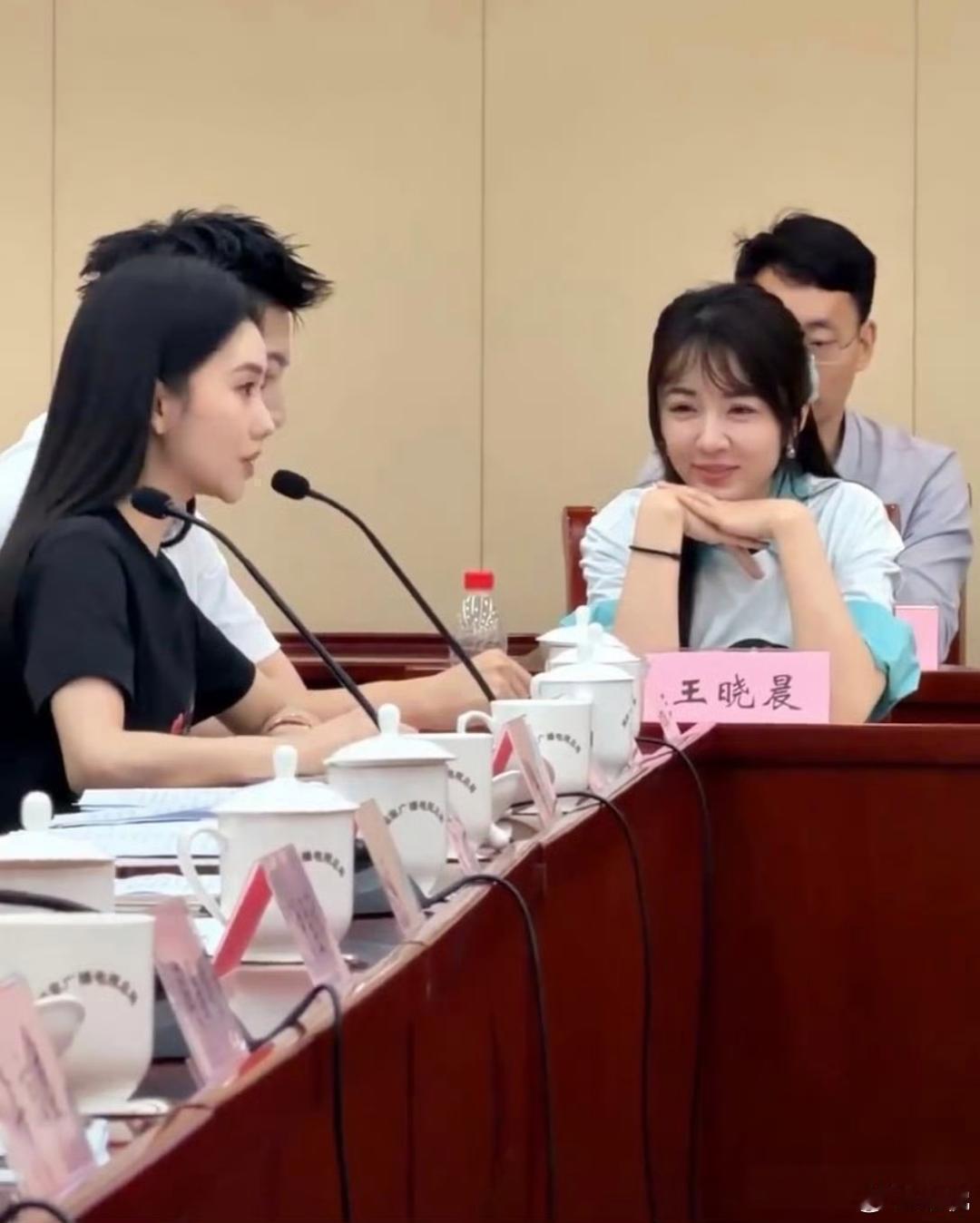 王晓晨这是怎么了，前后反差太大了吧