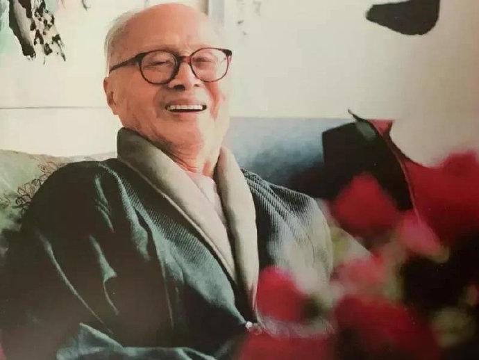 1960年，苏联撕毁了《中苏国防新技术协定》，撤走了在华一切专家，两国在核弹研究
