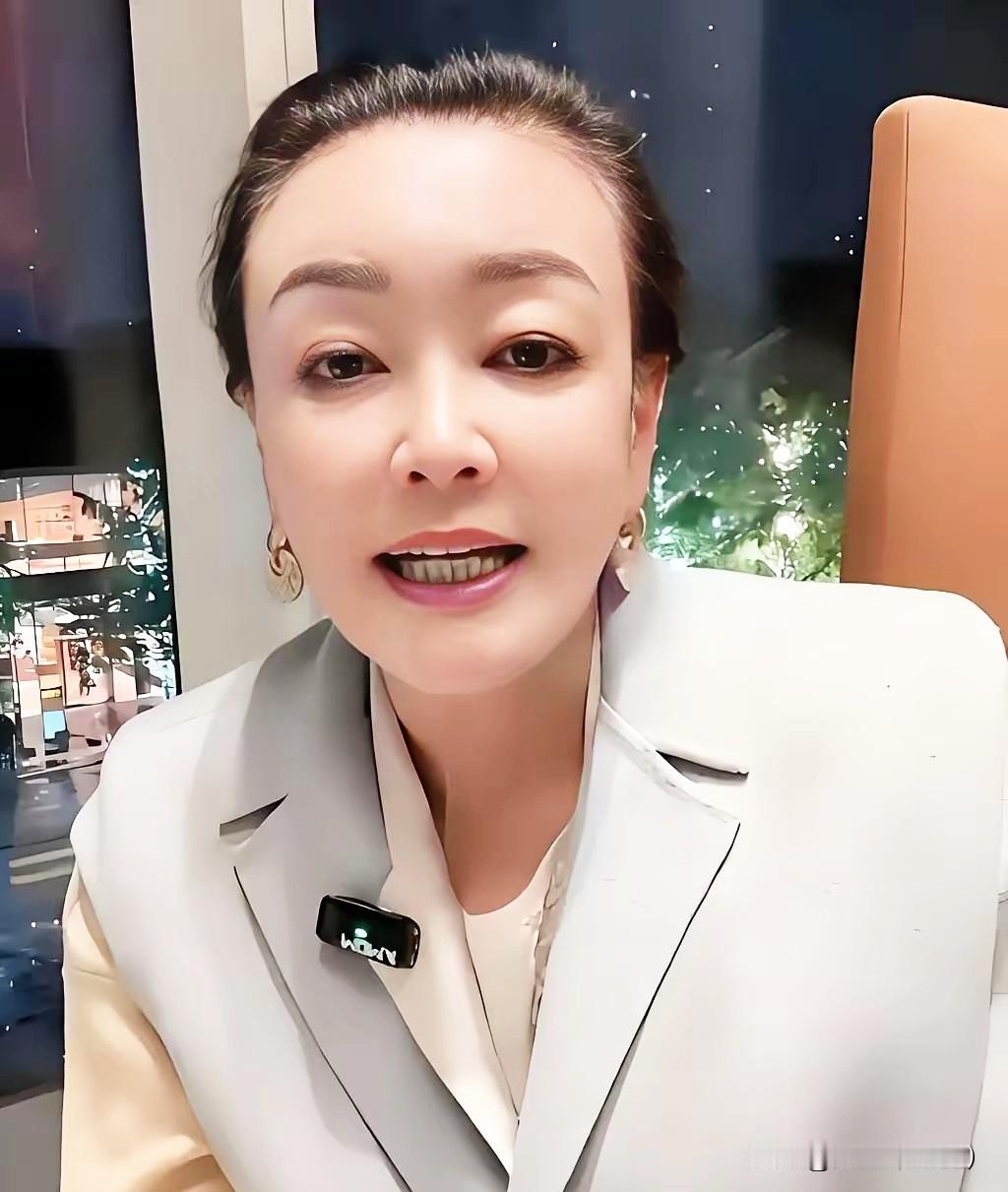 兰姐向来只认实力与价值，而非表面的讨好，她高傲且清醒，骨子里欣赏的，是能与她并肩