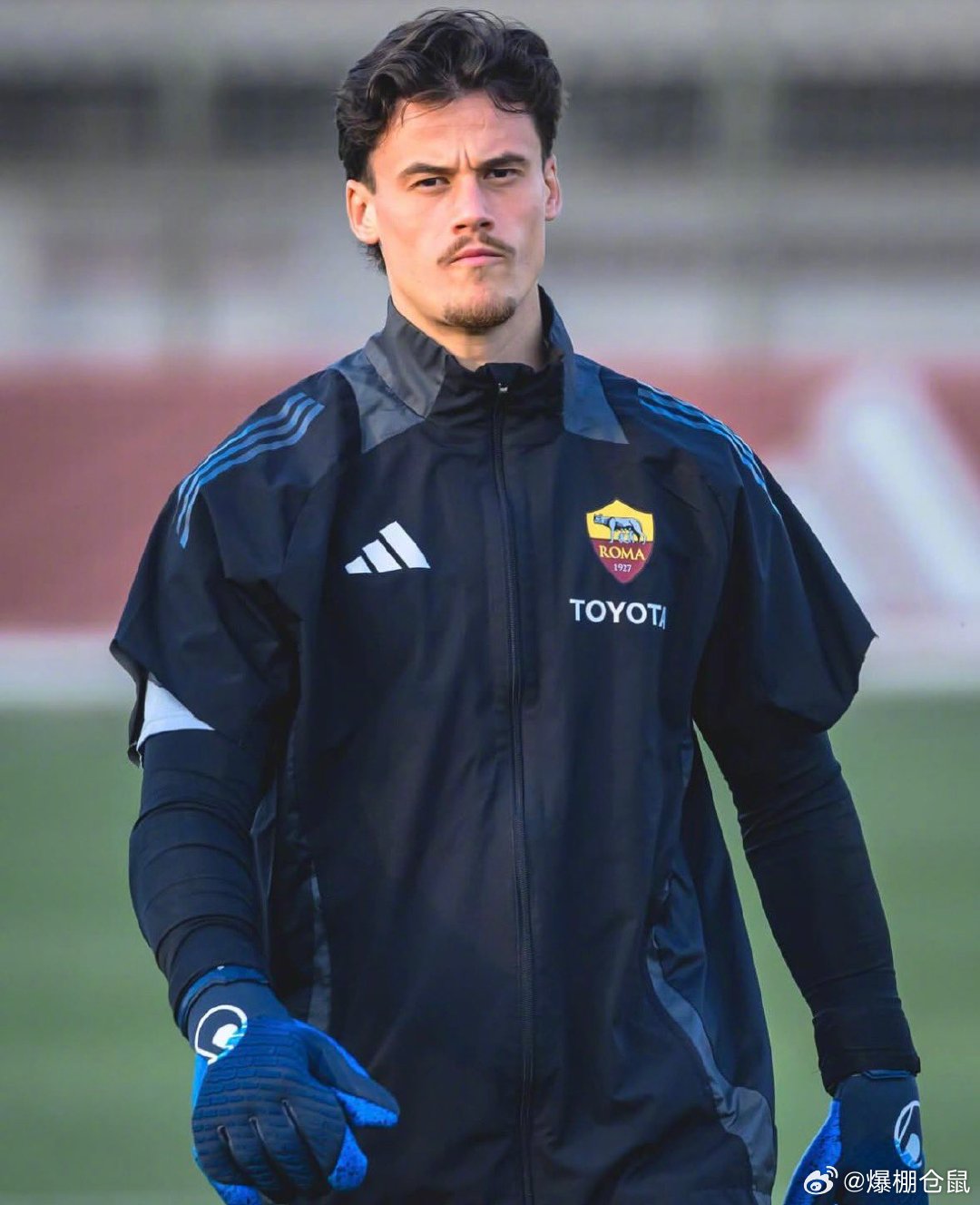 【主要目标】《米兰体育报》：国米计划在夏窗增强门将位置，索默可能留下担任二门，他