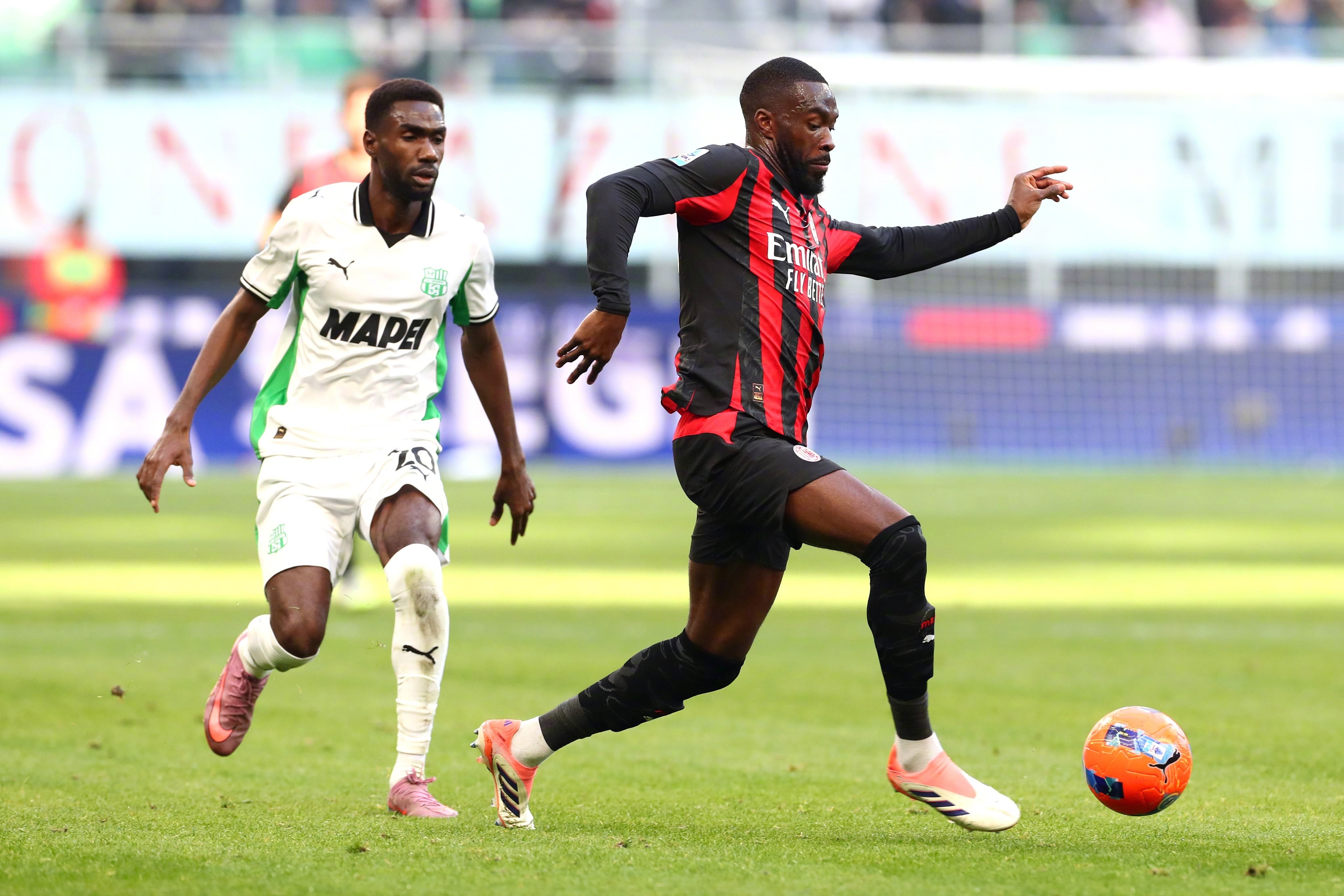 “早场魔咒”，意甲第15轮，AC米兰2-2“艰难”战平萨索洛，先赛1分领跑榜首