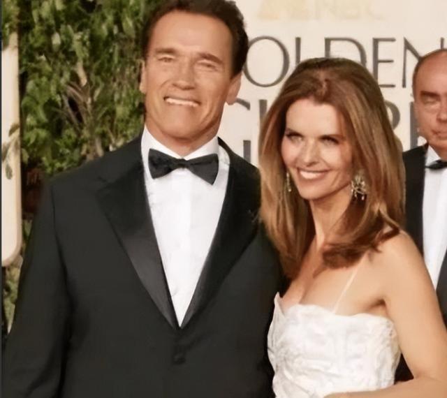 1996年的一天，施瓦辛格在家中休息无事，恰巧看到35岁的200斤女佣正打扫