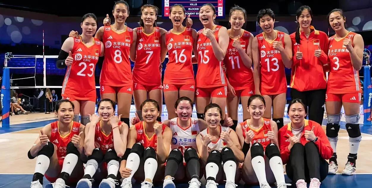 女排世联赛，中国队让二追三，3-2逆转战胜德国队，豪取阿灵顿站3连胜。此役，争