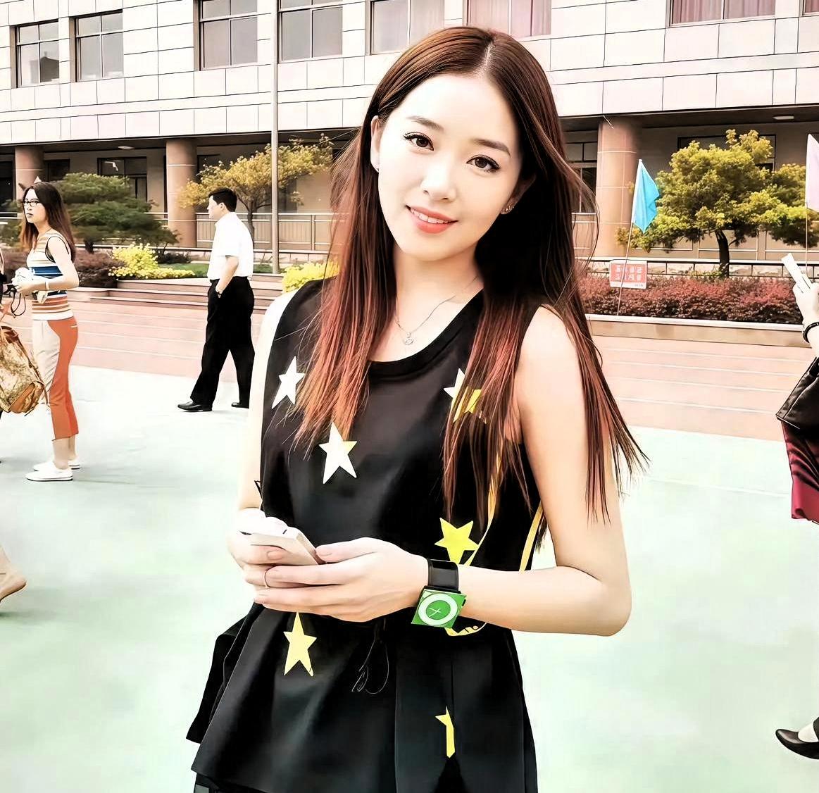 都说辛芷蕾和阚清子撞脸。考古完她们微博，我发现撞的不是脸，是命。一样想剪短发