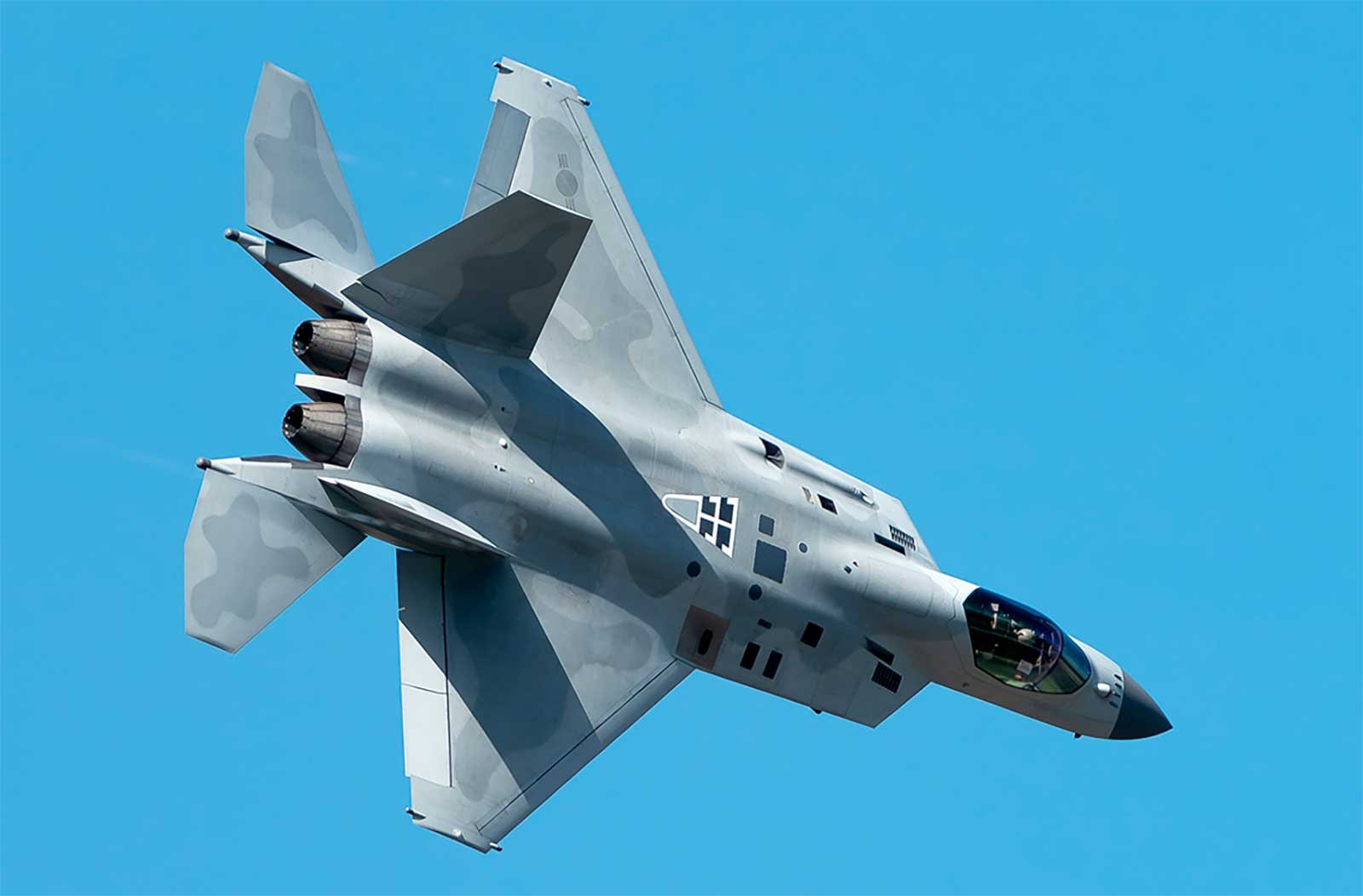 韩国空军力量的重大一天！首架量产的KF-21“波拉梅Boramae”终于交付给韩国空军。经过多年的研