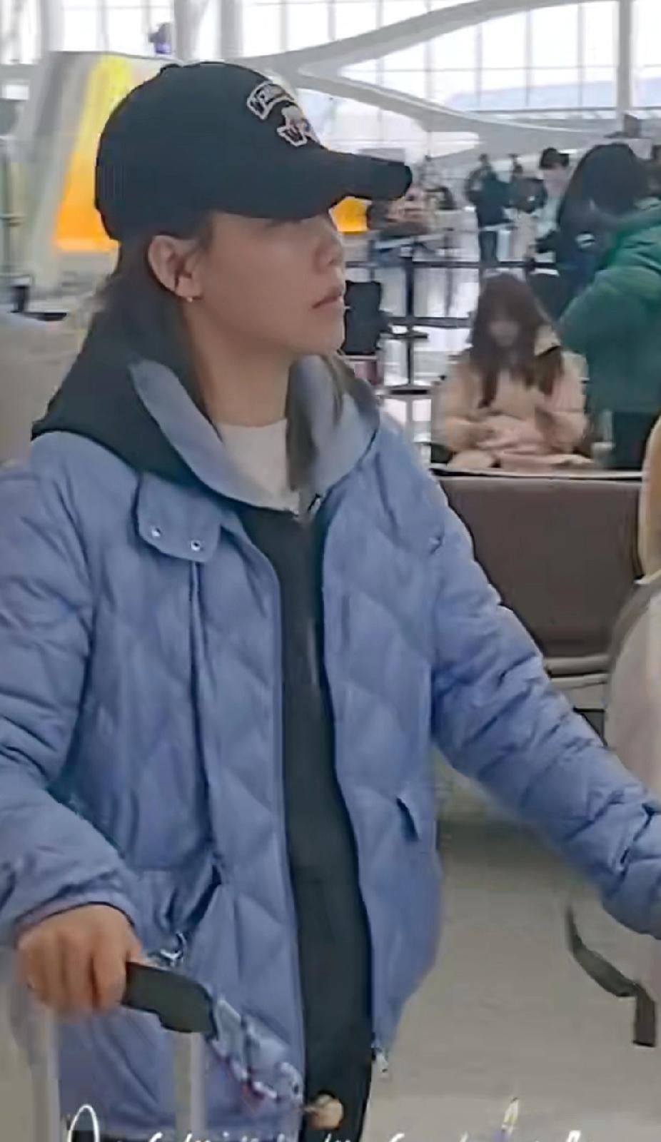 新年第一站！陈幸同已出发，多哈赛场见！刚刷到同同在机场出发的视频啦！她穿着