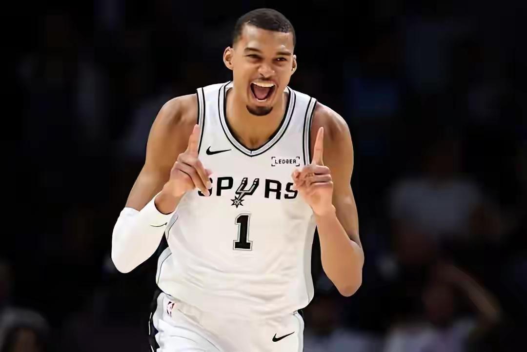 MVP应该给文班亚马太逆天了不敢想象出场时间在35分钟数据有多逆天而且防