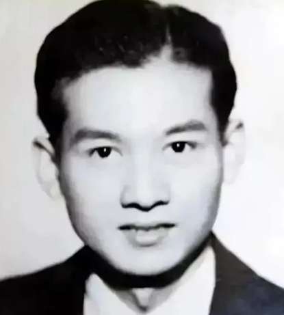 1946年，他离开了刚结婚9天的妻子，一别42年，终于踏上了从台湾回大陆的邮轮