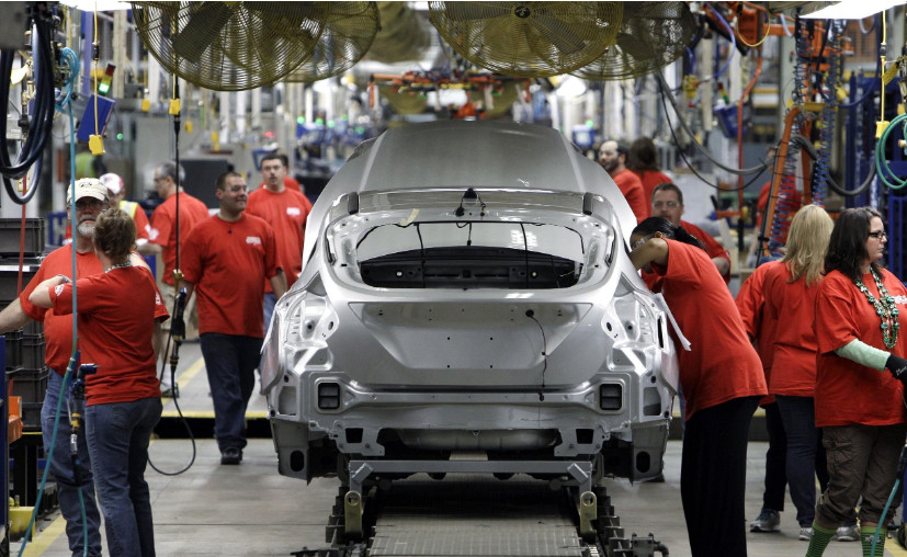 美企呼吁和中国联合造汽车，福特CEO亲赴白宫游说，华盛顿犹豫不决很纠结！彭博社最