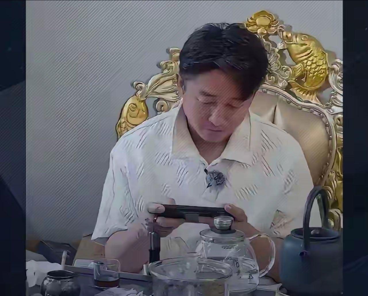邹市明身家2亿，退役后玩游戏，被老婆冉莹颖骂没出息，要支棱起来，结果负债破产。再