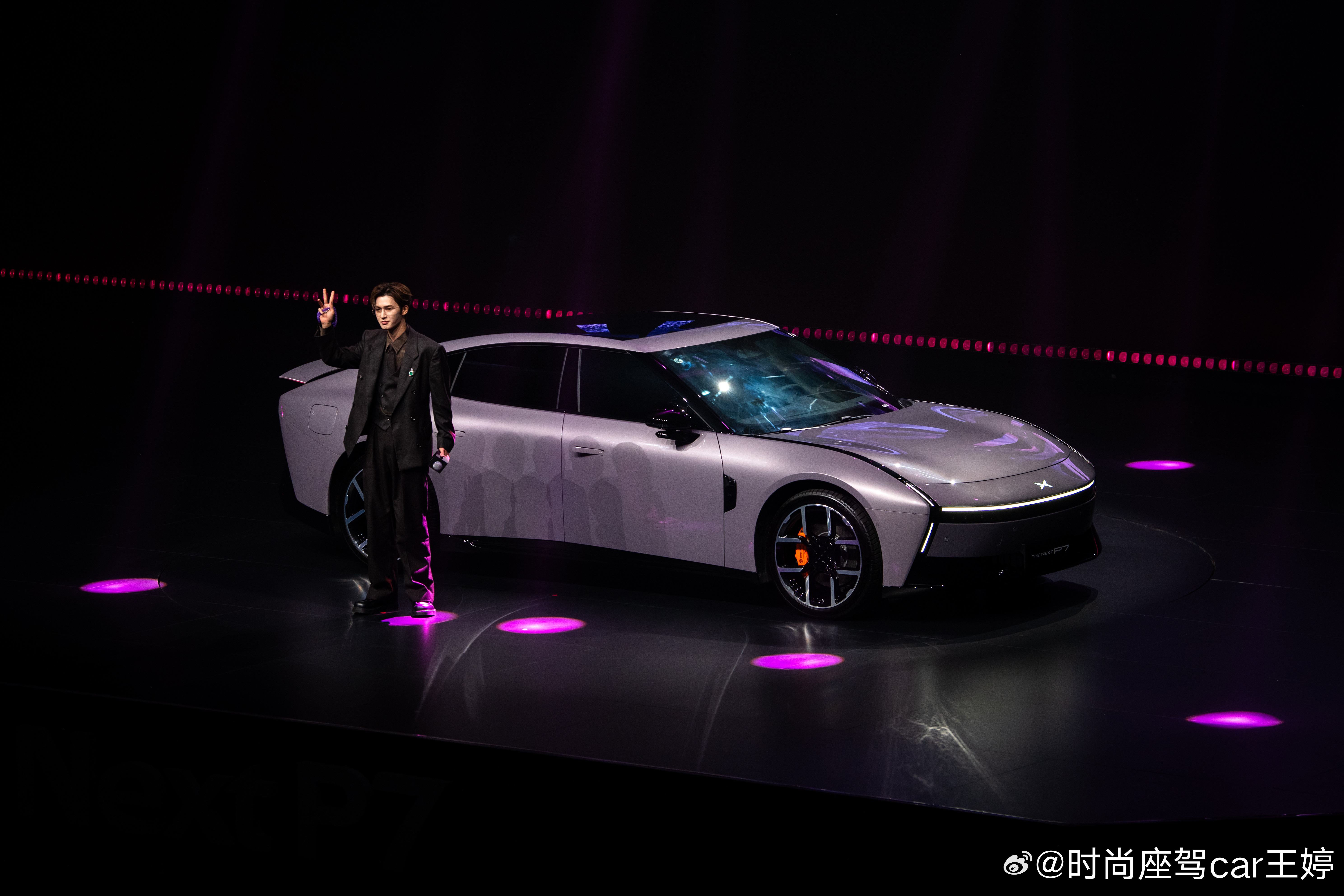 小朱超会拍的，期待今天拍摄的内容咯✌️全新小鹏p7中国首秀朱正廷​​