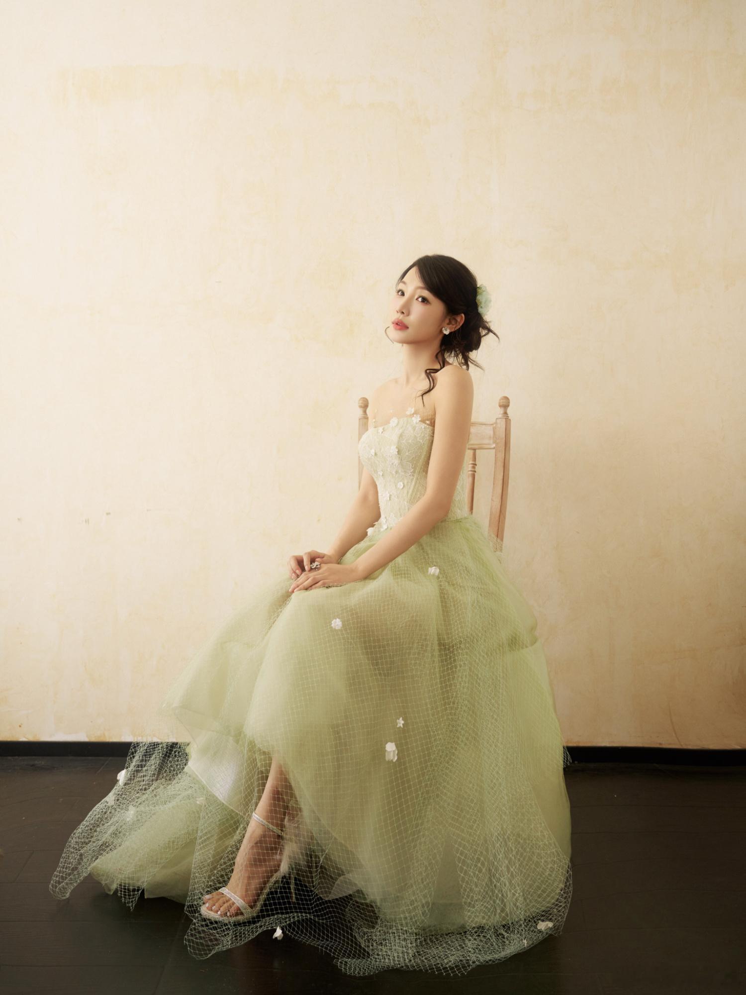 花影裁梦,轻扣清甜遐想。欢娱影视演员今日出席2025芒果秋季招商大会。