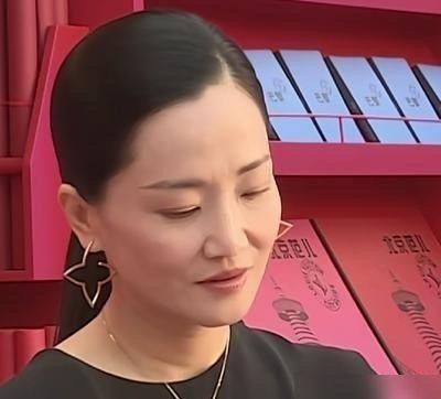 郭柯宇演完《兰香如故》，没接新戏，转头上了访谈节目，开口第一句就让人愣住。她说当年上《再见爱人》，是