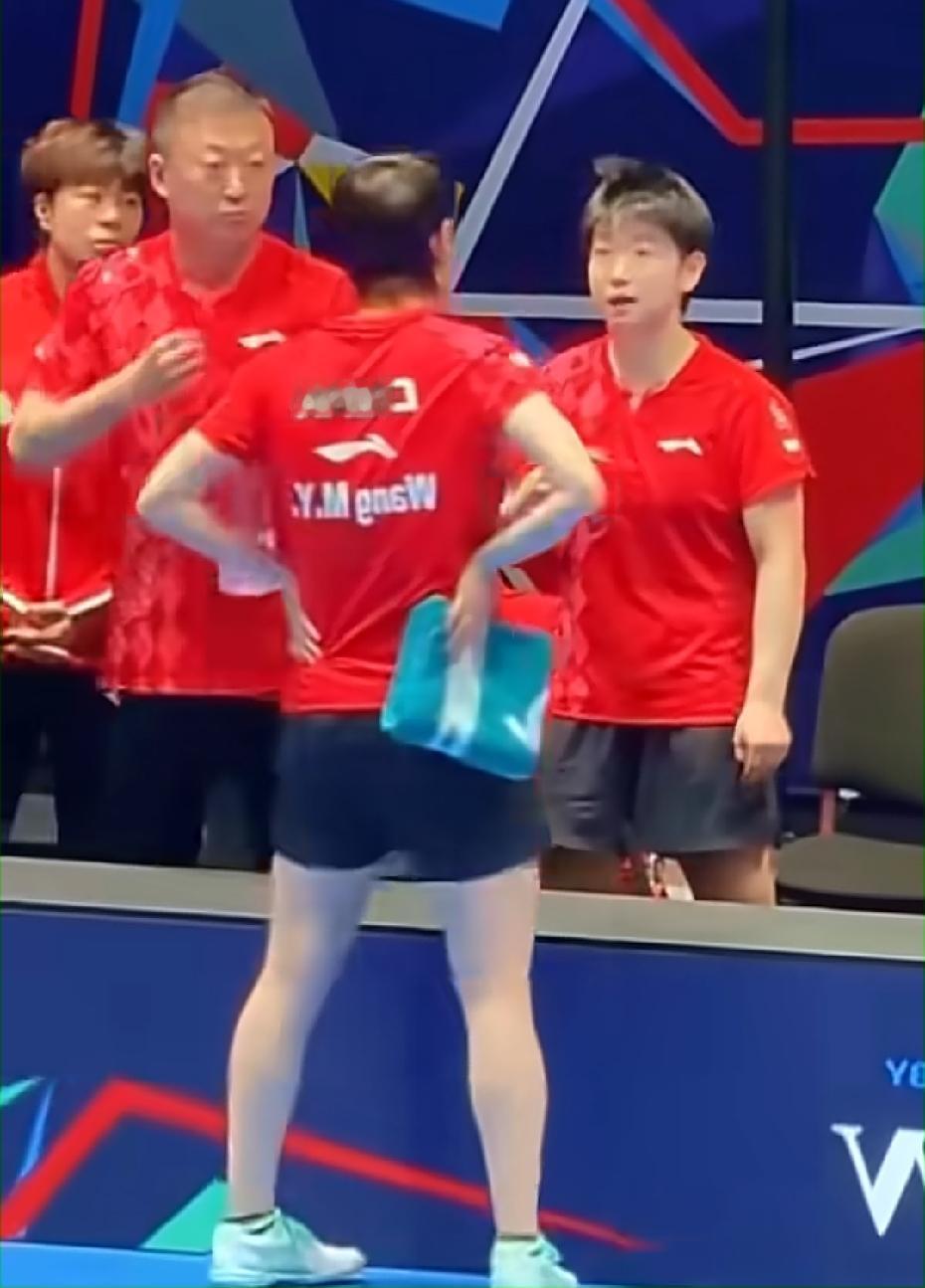 什么，炸毛小莎不好看？真正有实力的女人，是不在意头发是顺的还是翘的，甚至是炸毛的