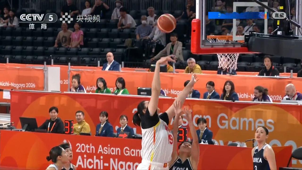 身高优势明显！张子宇只要篮下接球就能轻松得分！张子宇在对阵韩国女篮时表现得极