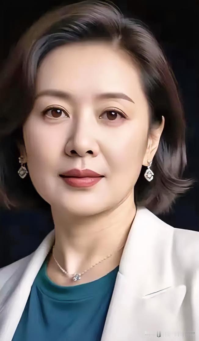 发现美光影流转间，从容浅笑，优雅自成风景。