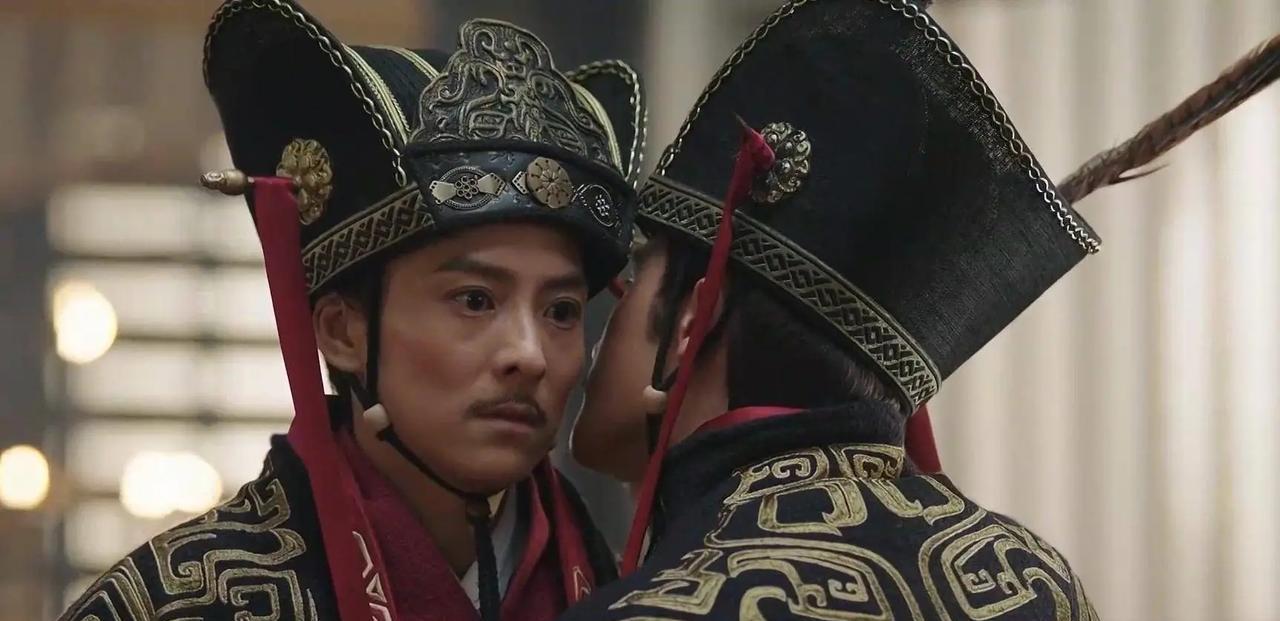 一天，曹操的养子何晏问管辂：“我最近老梦到鼻头上爬满苍蝇，是何征兆？”管辂说：“