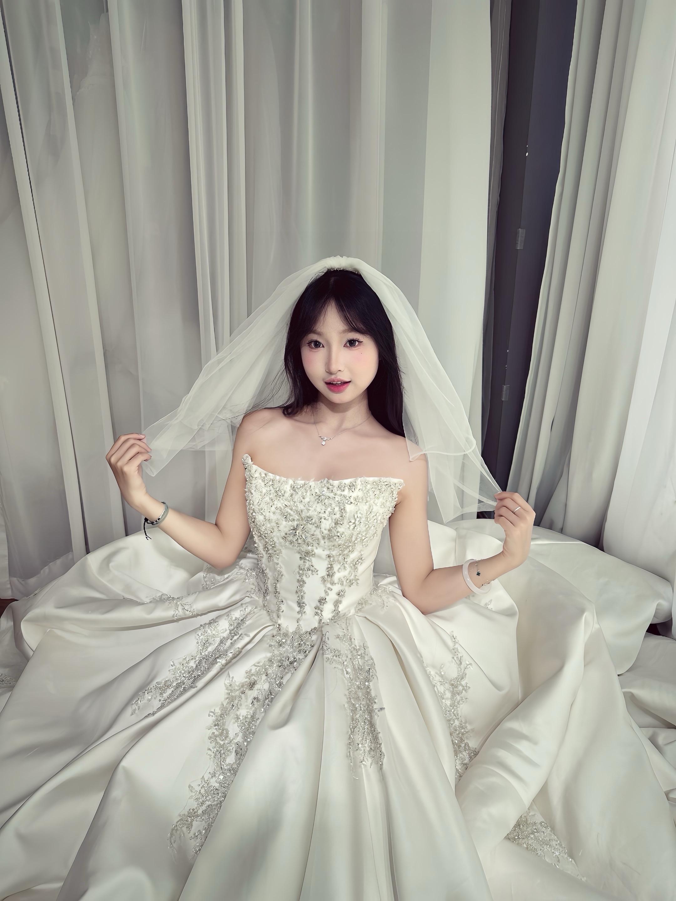 20岁的第一天 我为自己穿上婚纱 无关爱情