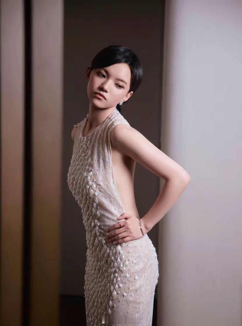 中国台湾演员陈昊森承认与湖北女演员兰西雅相恋，目前已交往超过半年，两人曾合作电影