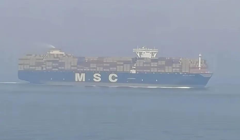 给胡塞整不会，红海船只纷纷悬挂中国国旗，因为中国国旗是最安全的，不会被胡塞攻击。