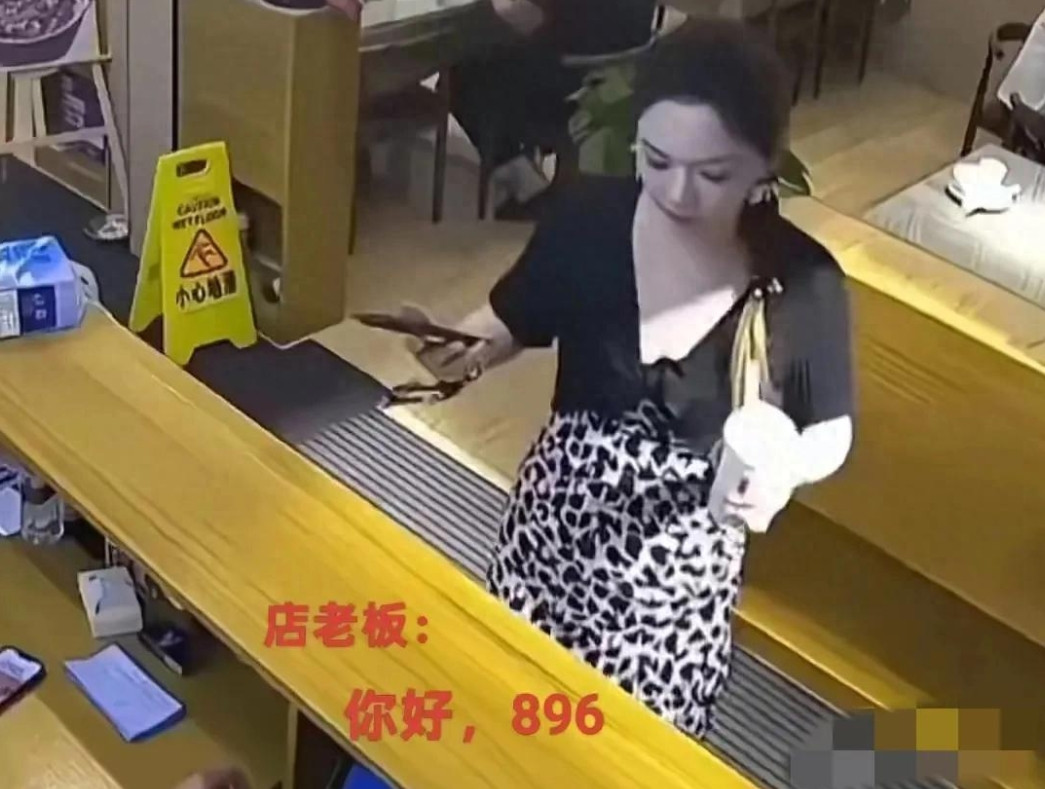 12人吃粤菜花896元被拒打折，女子怒骂老板还给差评，网友炸锅！