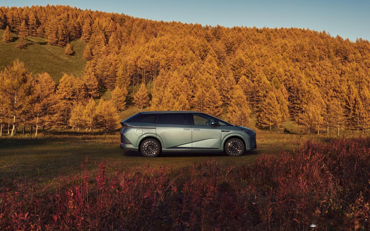 何小鹏称X9超级增程上市1小时订单破纪录1小时就打破了小鹏X9之前的全天纪录，