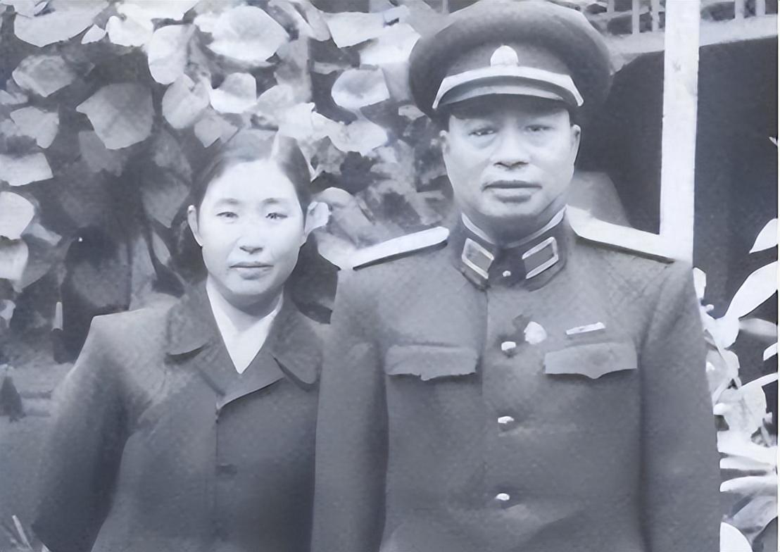 1954年，离开队伍二十多年的伍道清，下定决心，独自从湖南耒阳动身前往武汉。她此
