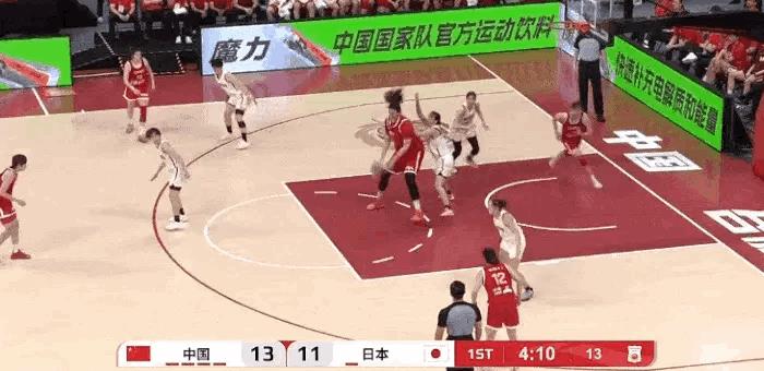 日本女篮14号激怒了张子宇，后者翻身强打，强硬回应，14号:防她是我该干的活吗？