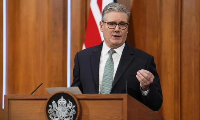 马上就要来中国，斯塔默前所未有的强硬，要特朗普立马向英国道歉 要是换做平时，