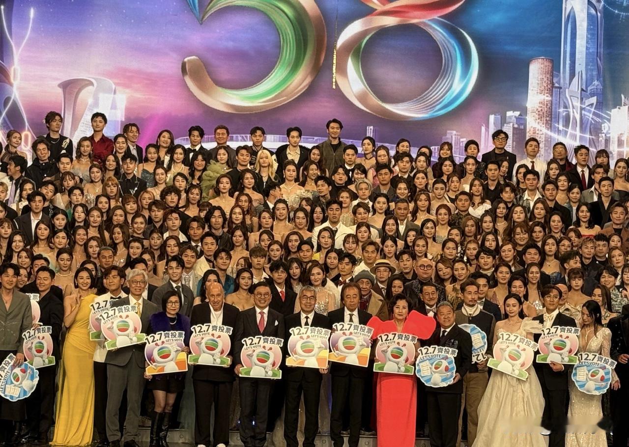 TVB58周年台庆，一眼望过去汪明荃最惹眼，此外就是高海宁了。汪明荃的咖位在港