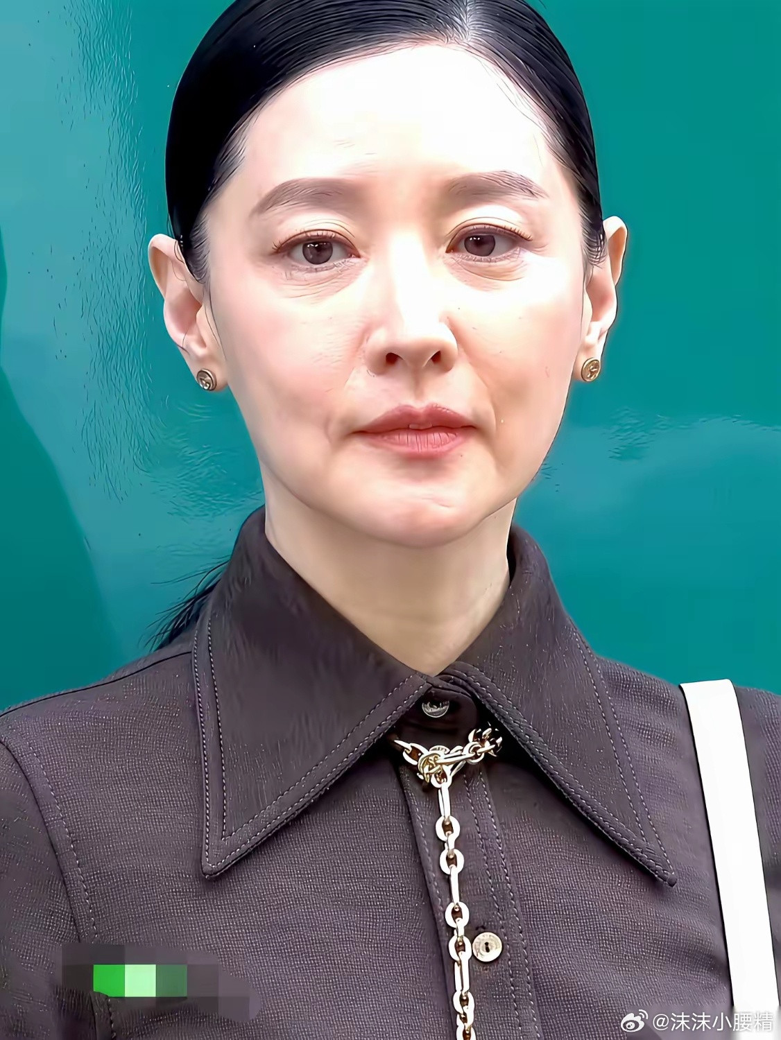 今天刷到李英爱的近照，我心里咯噔一下。然后，默默把购物车里那瓶一千多的眼霜给删了