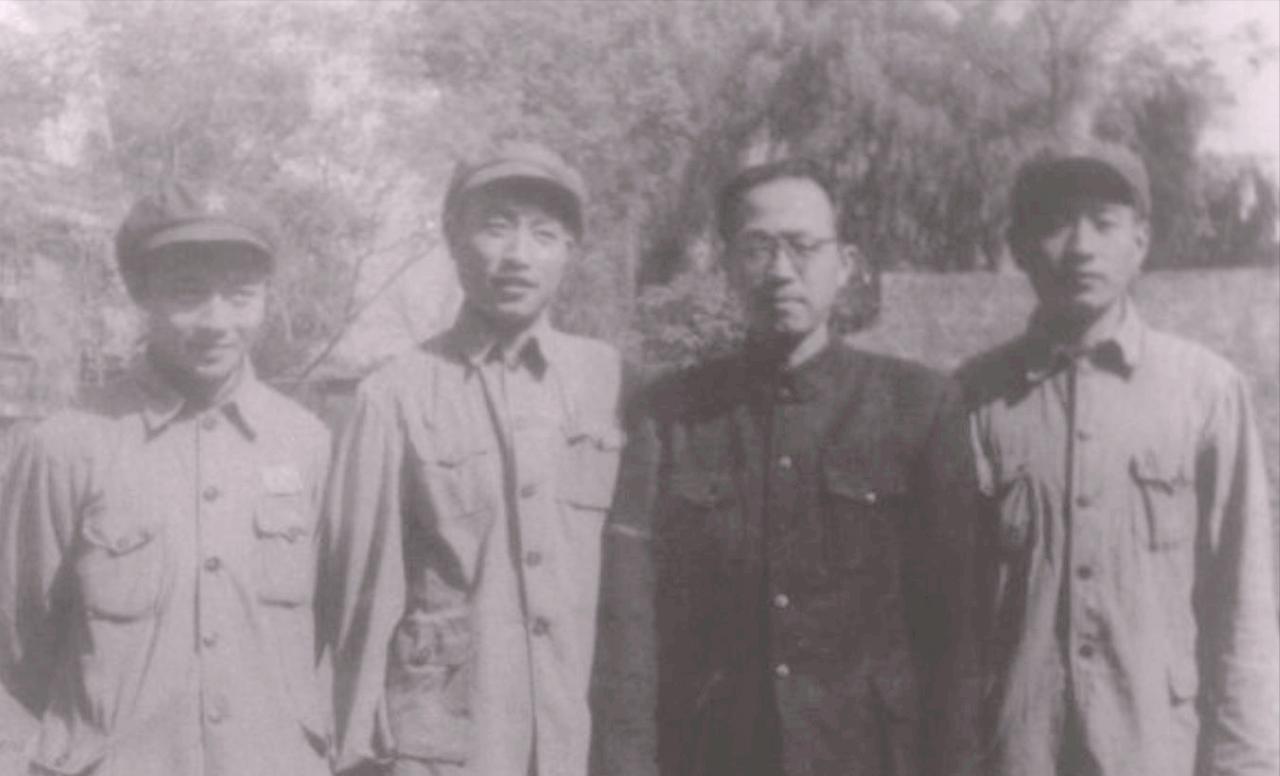 1959年，总参谋长黄克诚大将刚刚上山，就读到了这份材料，表态：“意见是不错，提