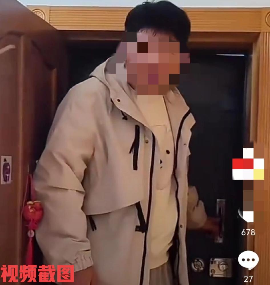 在妈妈眼里的壮汉儿子身高快两米了。可是在妈妈的嘴里还是对儿子喊出了小宝宝的称