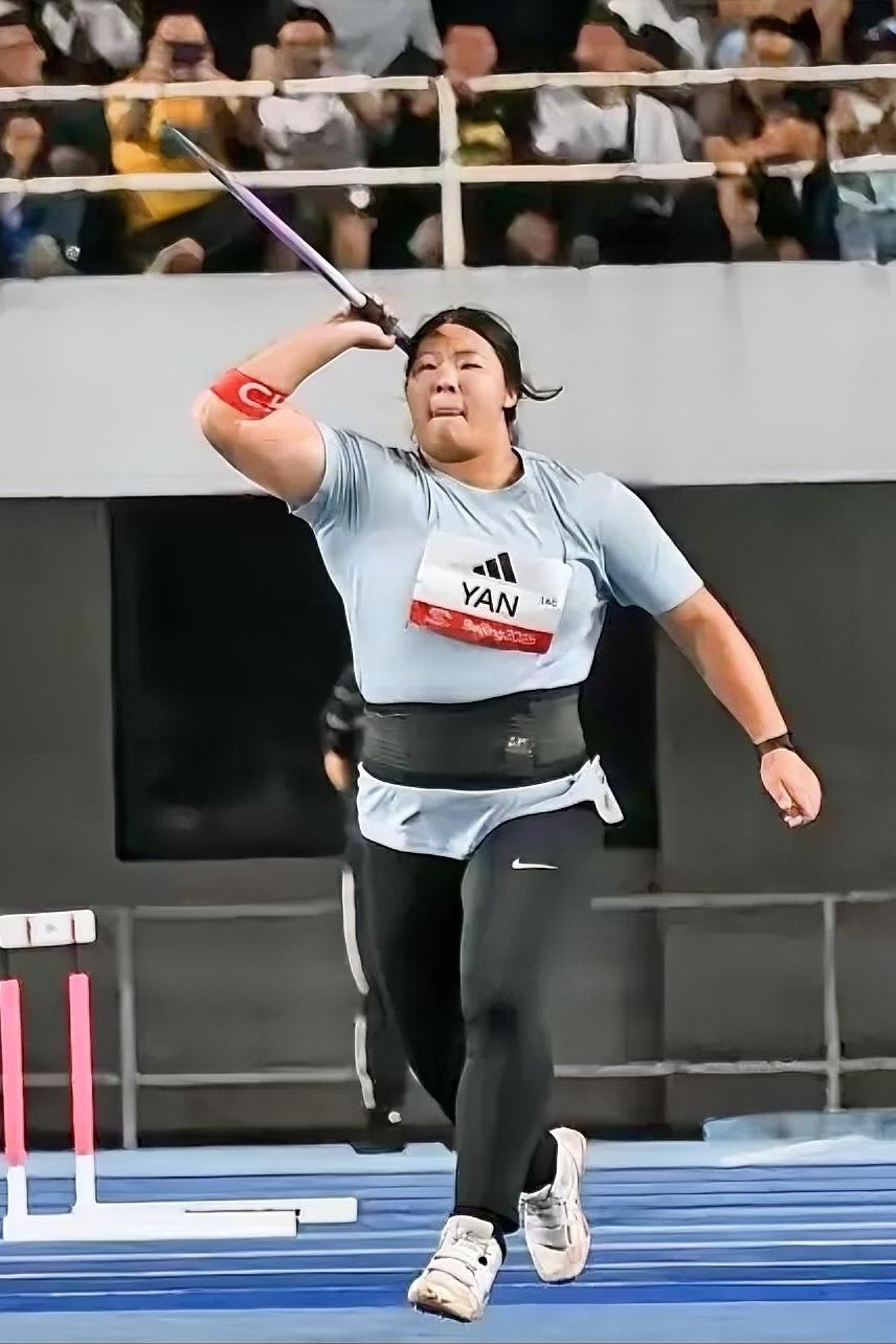 给吹捧严子怡的人们泼泼冷水降降温！久旱逢甘霖！沉寂多年的中国田径终于涌现出了