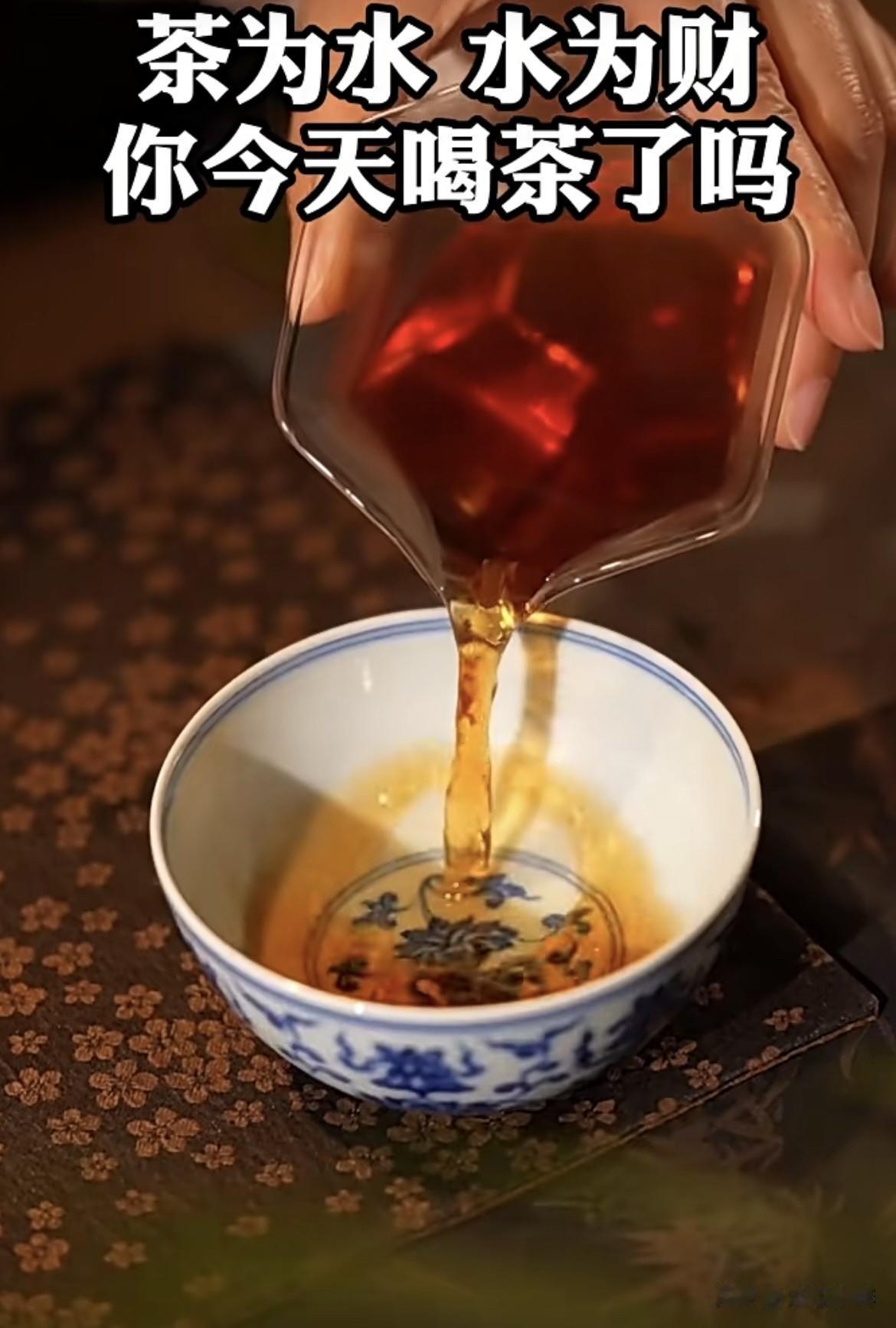 上联：清茶一杯谈天下下联：浊酒一壶论古今横批：退休闲谈