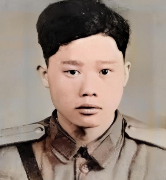 1951年1月28日，志愿军战士潘天炎因为生理需要去附近的草丛解决，却意外发现阵