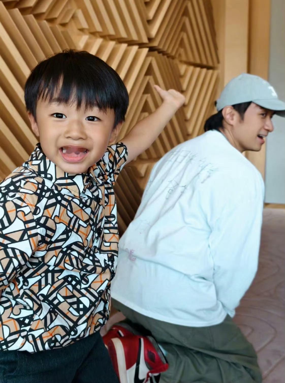 古巨基48岁有了第一个孩子，他老婆陈韵晴比他大4岁，以52岁的高龄怀孕确实很不容