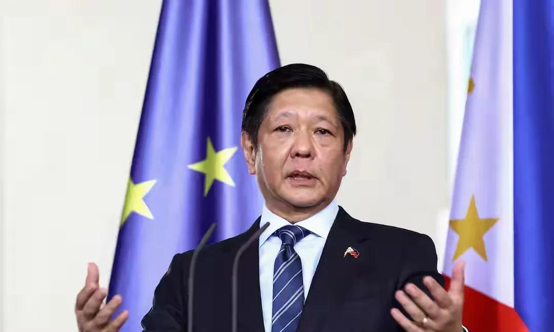 小马科斯不撞南墙不回头！8月11日凌晨，菲律宾"以给渔船运补为幌子"，组织35