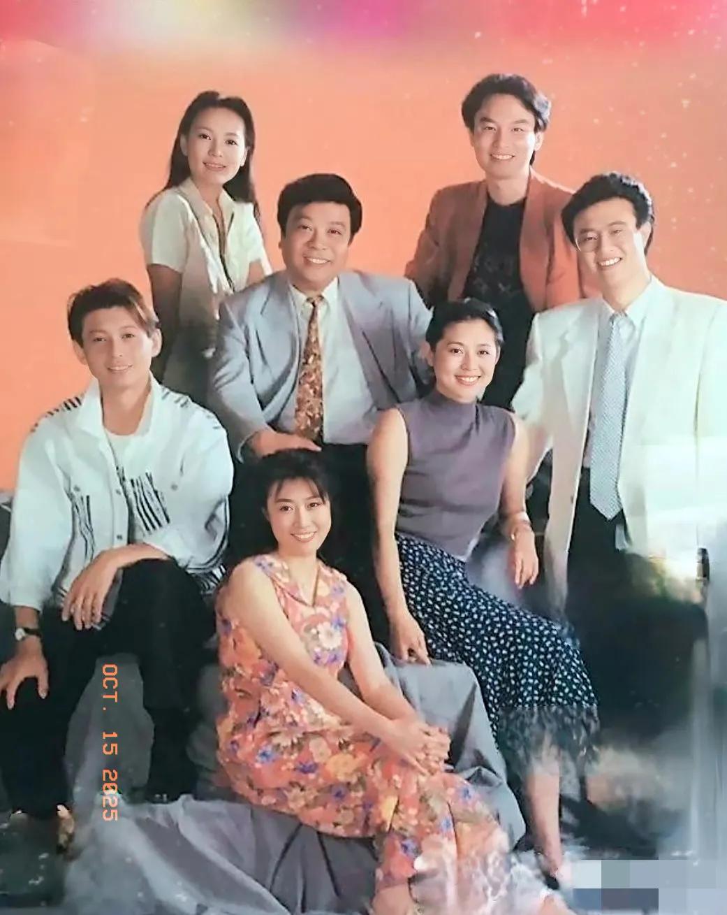 1996年，央视7位主持人留影：我一眼就认出了西装革履的赵忠祥、白燕升，还有娇柔