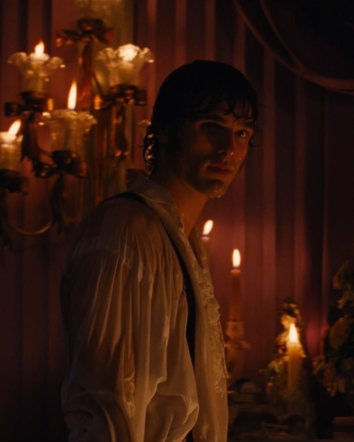 呼啸山庄尺度好大MargotRobbie之前各城市跑首映宣传的时候就注意到了这