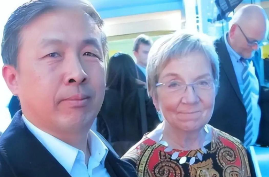 “晚一秒就万劫不复！中国必须立刻向美国低头，交出发展权才能保命！”这段话要是